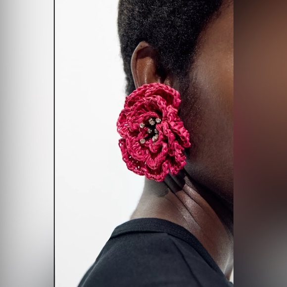 Zara Jewelry - Zara RAFFIA FLOWER SPARKLE EARRINGS